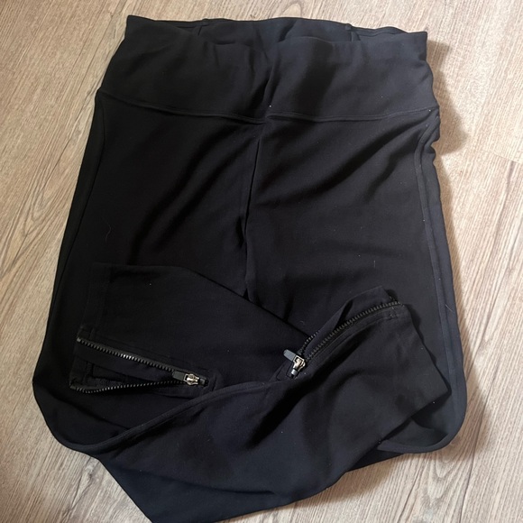 Fabletics black womens xl capri legging with zippers - Picture 4 of 4